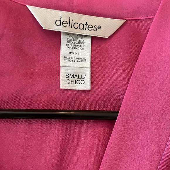 Pretty blush colored satin robe with matching slip - Picture 5 of 6